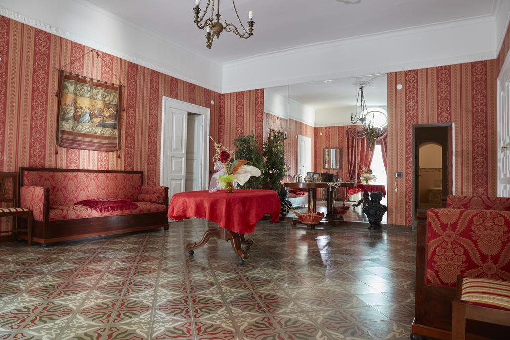 B&B Palazzo Della Torre Пешичи Екстериор снимка